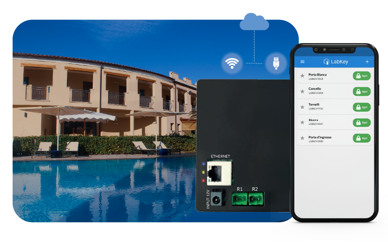 una-sala-conferenze-con-una-scrivania-e-una-parete-di-finestre-che-dice-l-ufficio